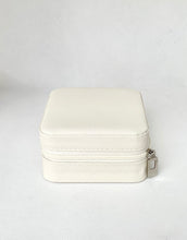 Cargar imagen en el visor de la galería, Mini Joyero de Viaje Personalizado
