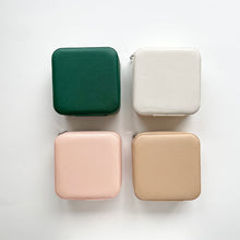 Cargar imagen en el visor de la galería, Mini Joyero de Viaje Personalizado